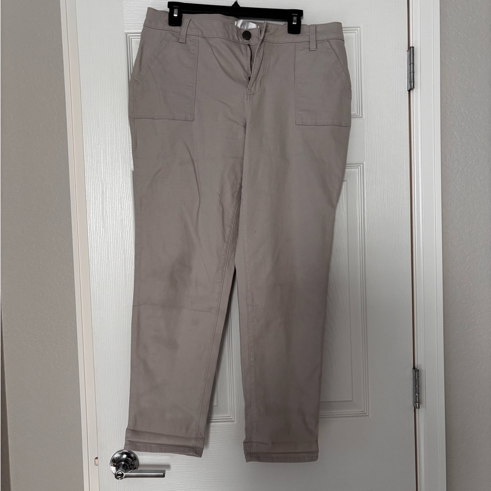 Used! Women’s 1822 khaki / beige pants